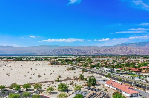 106 Clearwater Way, Rancho Mirage CA  92270-1754 exterior