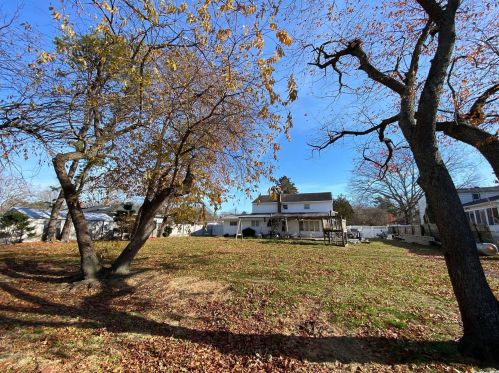 1186 Bay Shore Ave, Bayshore, NY 11706-1939