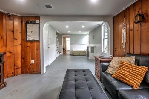 114 New Haven Ave, Derby CT 06418-2161 exterior