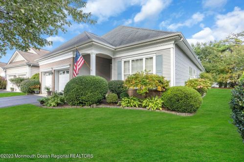 13 Silverspring Dr, Lakewood NJ  08701-7506 exterior