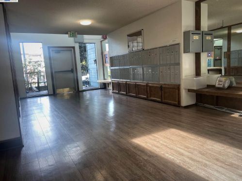 2077 Washington Ave, San Leandro CA  94577-5866 exterior