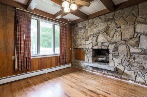 161 Heritage Rd, Putnam CT  06260-2737 exterior