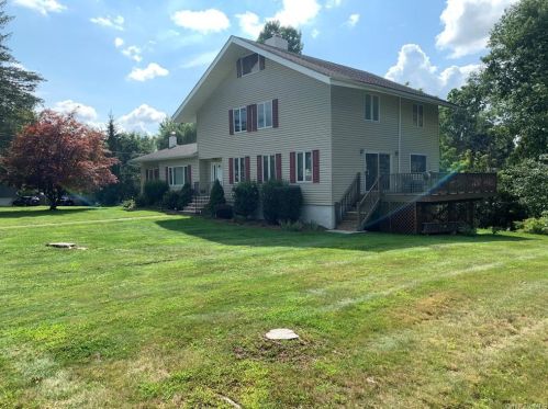 20 Emerson Dr, Washingtonville NY  10992-1126 exterior