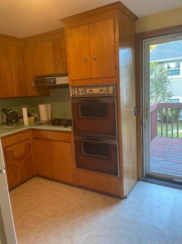 170 Laurelwood Rd, Groton, CT 06340-4275