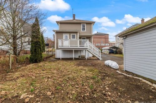 19 Waller Ct, United States Coast Guard Ac CT  06320-5217 exterior