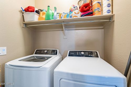 1945 77 Dr, Phoenix AZ 85033-2453 exterior