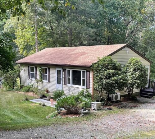 23 North Ave, Moodus, CT 06469-1119