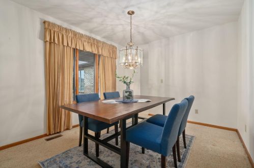 2375 Chickasaw Dr, London OH  43140-9014 exterior