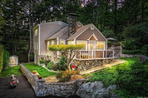 16 Indian Hill Rd, Mahopac, NY 10541-4726