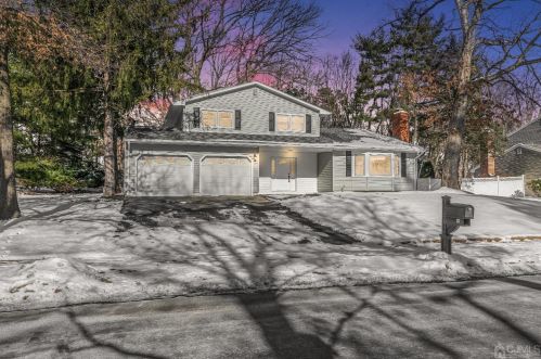 75 Stratford Rd, East Brunswick, NJ 08816-2031