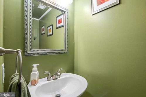 11 Cottonwood Dr, Southampton PA 18966-2831 exterior