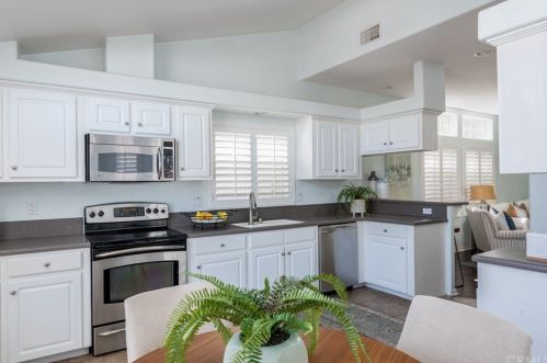 315 33rd St, Newport Beach CA  92663-3131 exterior