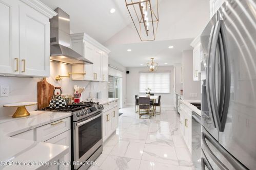 6 Stevens Pl, Hazlet NJ  07730-1205 exterior