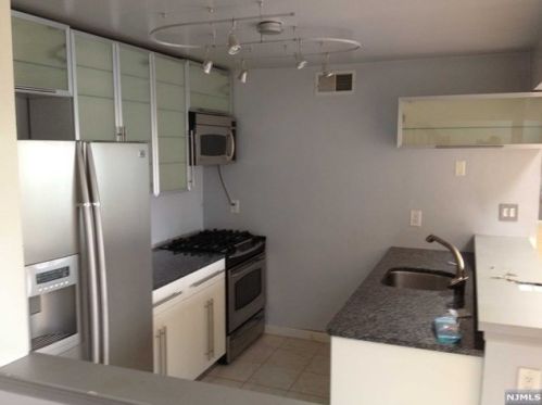 26 Cliff Dr, Englewood NJ  07631-5058 exterior