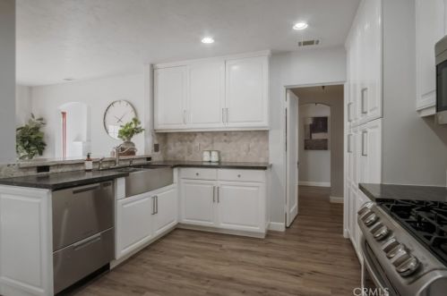 4264 Pepperwood Ave, Long Beach CA  90808-1534 exterior