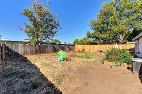 2420 Berrywood Dr, Rancho Cordova CA  95670-5204 exterior