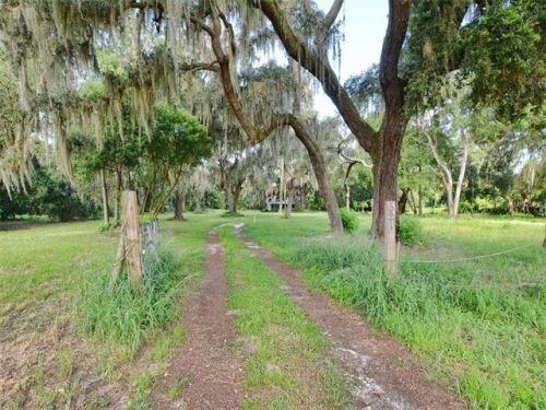 521 Owens Ln, Umatilla, FL 32784-9024