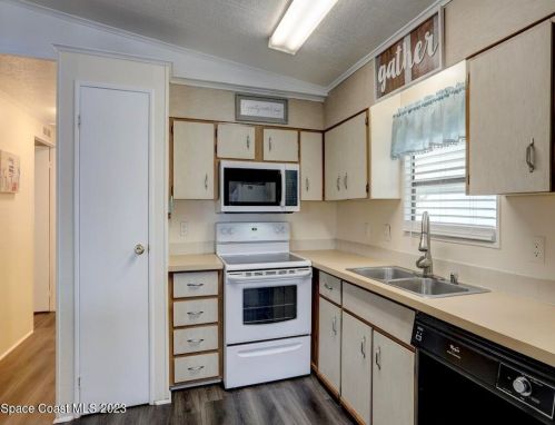 814 Lychee Dr, Sebastian FL  32976-2572 exterior