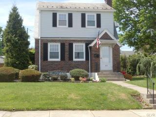 414 Keystone Ave, Emmaus PA  18049-2610 exterior