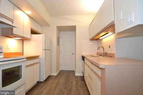 905 Cherrington Dr, Harrisburg PA  17110-9493 exterior