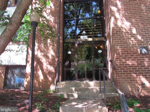 1404 Northgate Sq, Herndon, VA 20190-3720
