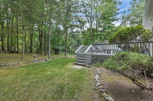 9 Farview Ter, Airmont NY  10901-7531 exterior