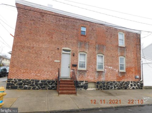 1251 Apple St, Wilmington, DE 19801-5413