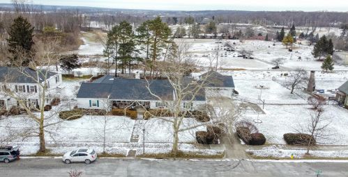 252 Broadmoor Blvd, Springfield OH  45504-1120 exterior