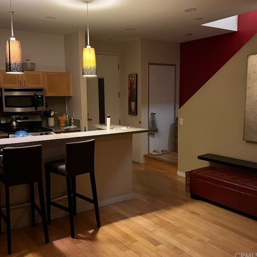 303 Dayman St, Long Beach, CA 90806-6272