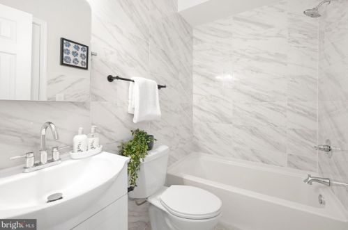 1111 Holbrook Ter, Washington DC 20002-2704 exterior