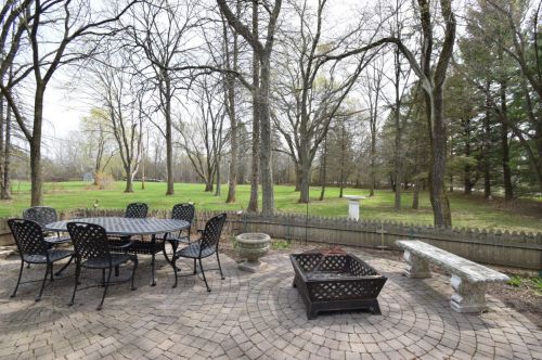 9616 Greenview Ln, Thiensville WI  exterior