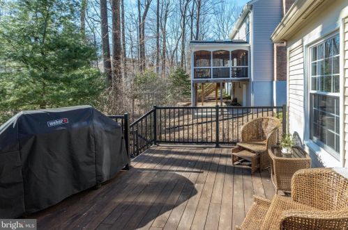 10727 Basket Oak Ct, Springfield VA  22015-2402 exterior