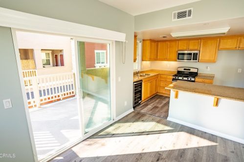 628 Green River St, Oxnard CA  93036-5318 exterior