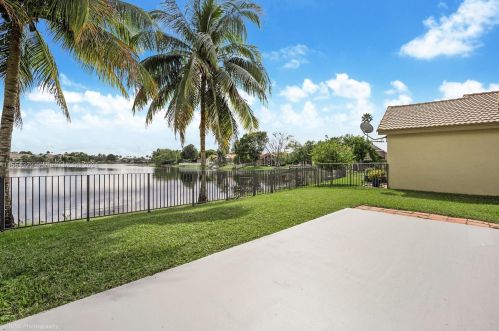 701 182nd Way, Hollywood FL  33029-3692 exterior