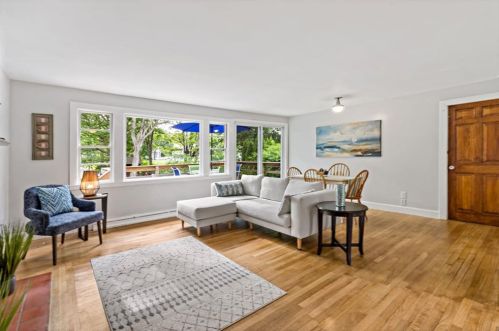76 River Dr, South Kingstown RI  02882-2735 exterior