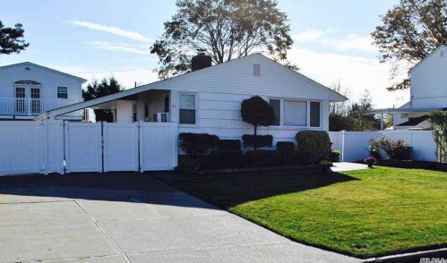 51 Norman Dr, South Setauket, NY 11720-2718