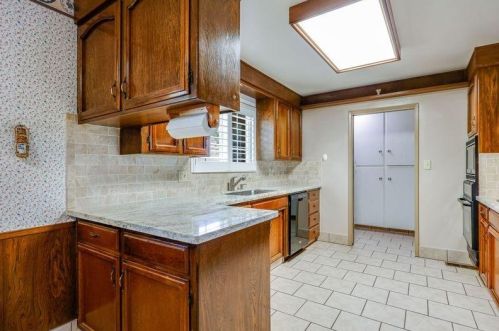 504 Greenwich Ln, Modesto CA  95350-1506 exterior