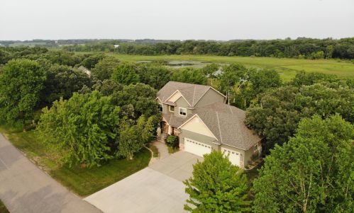 10285 Agassi Dr, Sauk Centre, MN 56378-4524