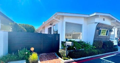 112 Yorktown, Newport Beach CA  92660-6144 exterior