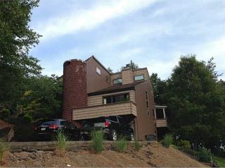 18 Daugherty Dr, Indiana, PA 15701-2202