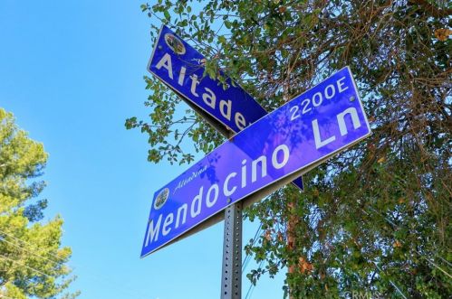 2222 Mendocino Ln, Altadena CA  91001-2816 exterior