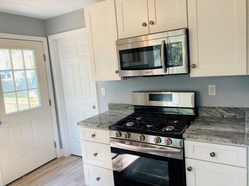 93 Hazard Ave, Warwick RI  02889-9403 exterior