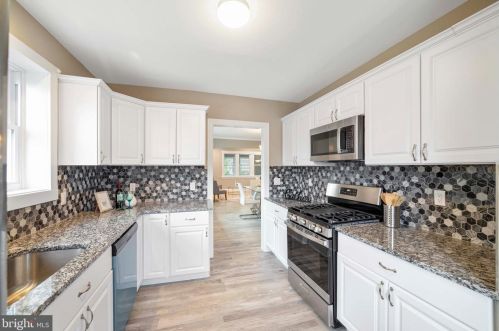 430 Manor Rd, Beverly NJ  08010-1028 exterior