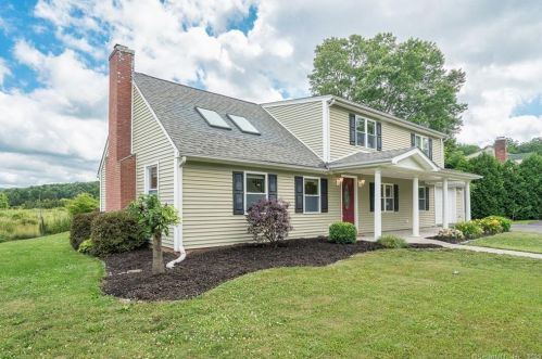 662 Bow Ln, Middletown, CT 06457-4809