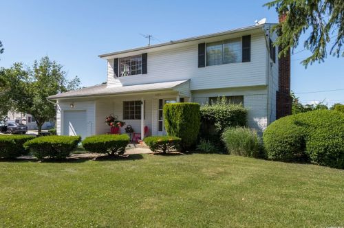 1899 Bourne Ct, North Wantagh, NY 11793-3400