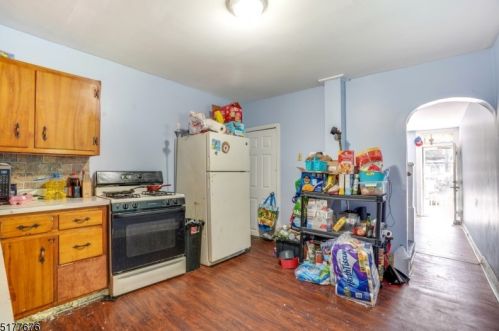 266 Hills Pl, Trenton NJ  08611-2811 exterior