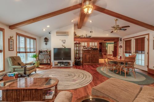 4 Rockwood Ln, Londonderry NH  03053-6104 exterior