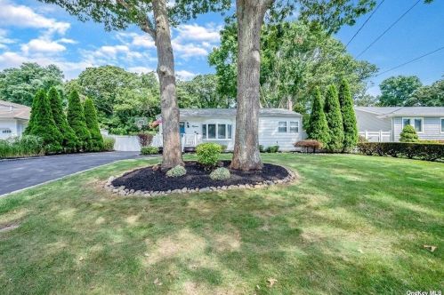 15 Lido Blvd, Lake Grove, NY 11755-3222