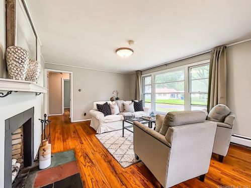 70 Ellsworth Dr, Bloomfield CT  06002-2845 exterior