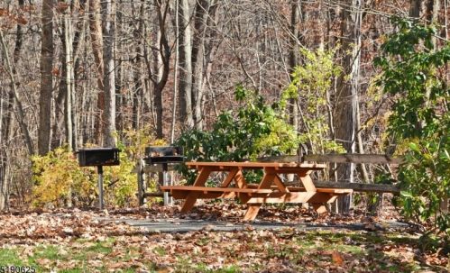 6110 Richmond Rd, West Milford Lakes NJ  07480-5117 exterior